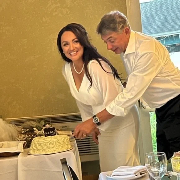 Simple wedding dress - Picture 5 of 9